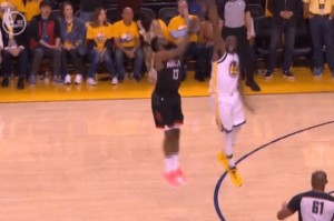  雷恩VS巴黎再现红牌，争议判罚引发热议  