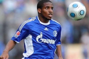  曼联防线漏洞百出,滕哈赫怒斥弟子态度问题  