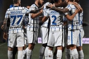  米兰德比争议不断，VAR判定取消AC米兰绝杀球  