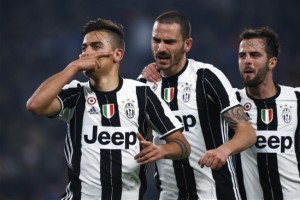  那不勒斯主场雨战不敌罗马，卫冕之路遇阻