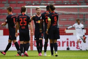  巴黎圣日耳曼青训出品，新星首次入选国家队大名单  