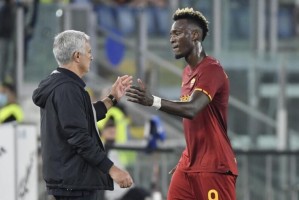  穆里尼奥再显魔力，罗马五分钟两球逆转  